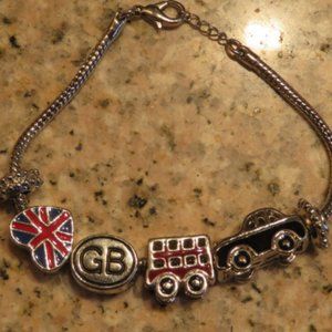 English CHARMS Bracelet Taxi Bus Union Jack Small/Medium (76J)